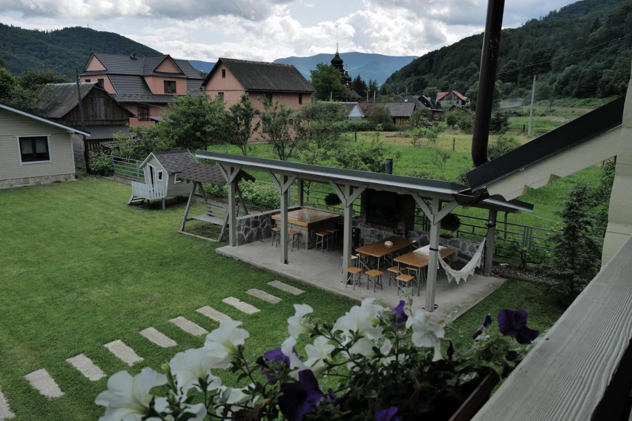 Hotel Lucy à Yaremtche Extérieur photo